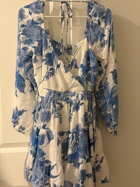 NWT Blue and white floral long sleeve American eagle dress